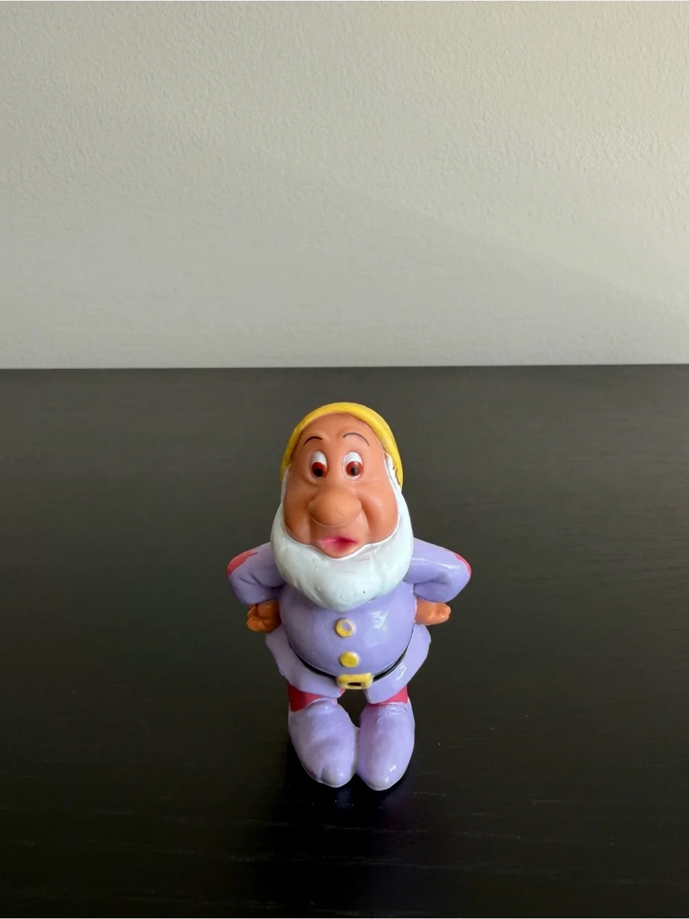 Mattel Disney Sneezy Dwarf Toy Figure PVC Snow White 1993 Cake Topper 2.25in